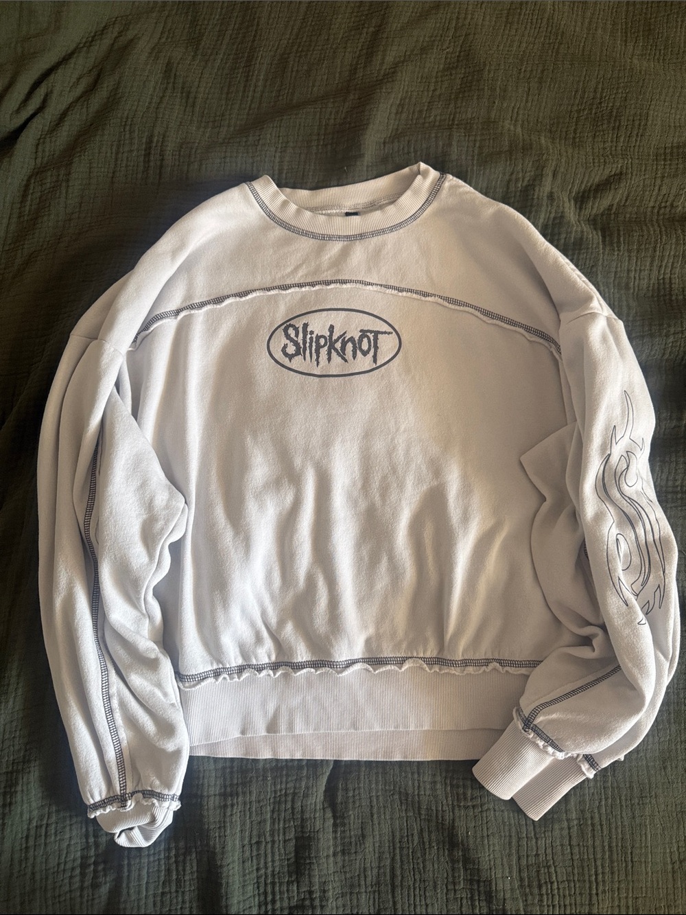 Slipknot Cropped Crewneck Sweatshirt in Light Gray